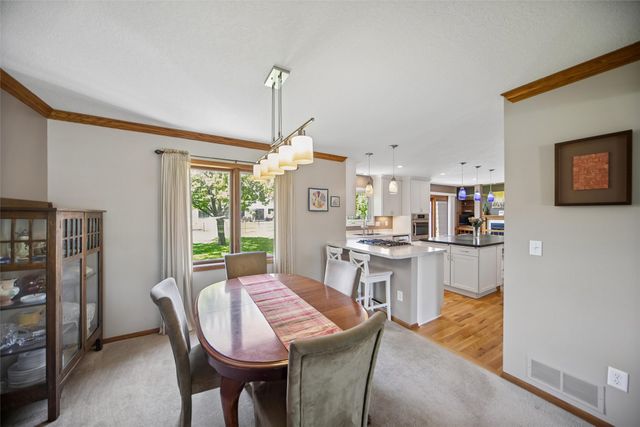 6300 N Winwood Drive, Johnston, IA 50131