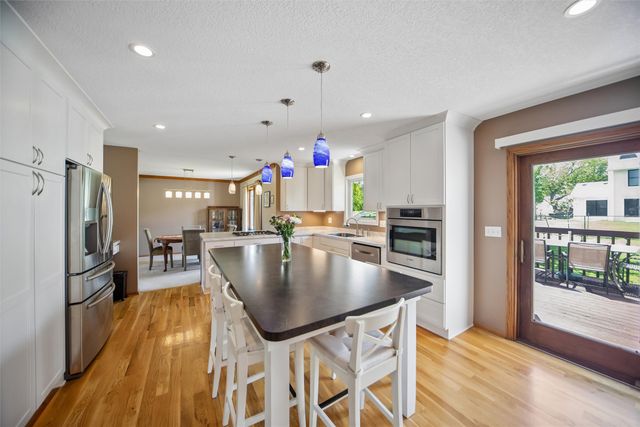 6300 N Winwood Drive, Johnston, IA 50131