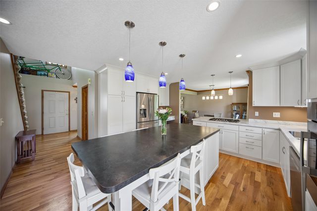 6300 N Winwood Drive, Johnston, IA 50131
