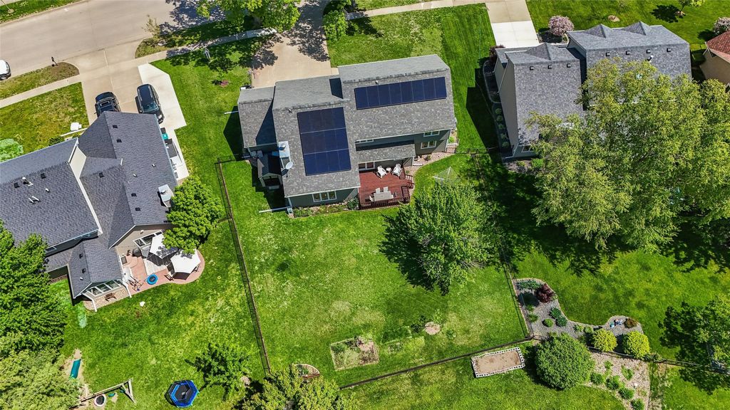 6300 N Winwood Drive, Johnston, IA 50131