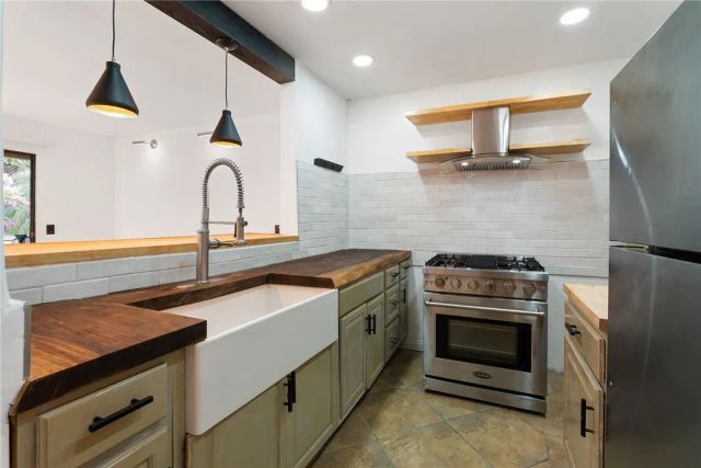 348 Orange Blossom 154, Irvine, CA 92618