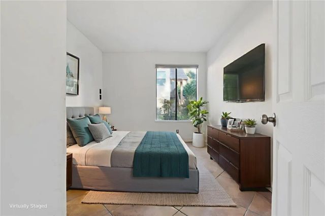 348 Orange Blossom 154, Irvine, CA 92618