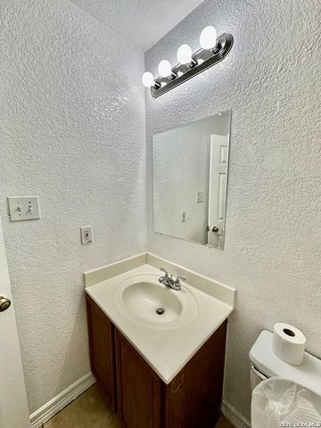 11030 Vollmer LN, San Antonio, TX 78254