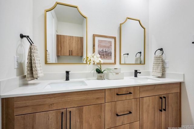 719 E Locust St Unit 2110, San Antonio, TX 78212