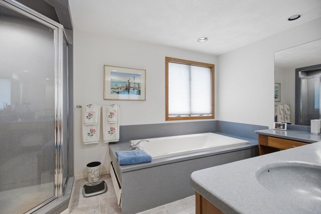 176 Pegan Ln, Dover, MA 02030