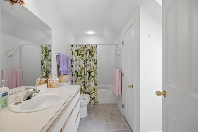 176 Pegan Ln, Dover, MA 02030