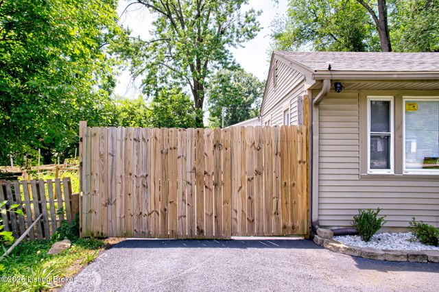 2206 Franklin Ave, Louisville, KY 40216