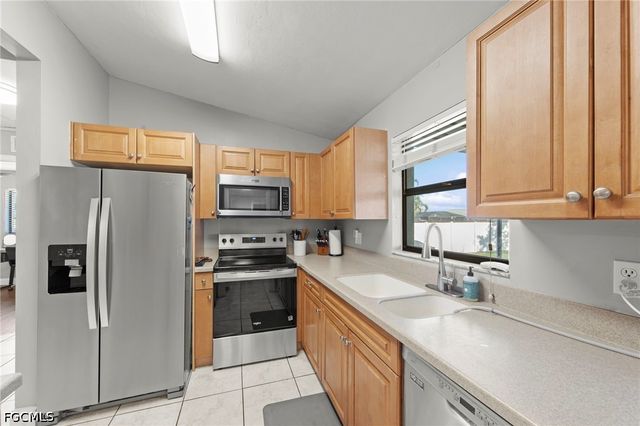 311 SW 19th LN, Cape Coral, FL 33991