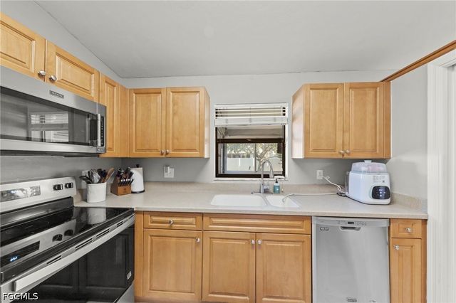 311 SW 19th LN, Cape Coral, FL 33991