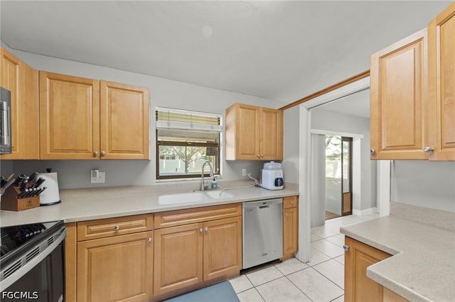 311 SW 19th LN, Cape Coral, FL 33991