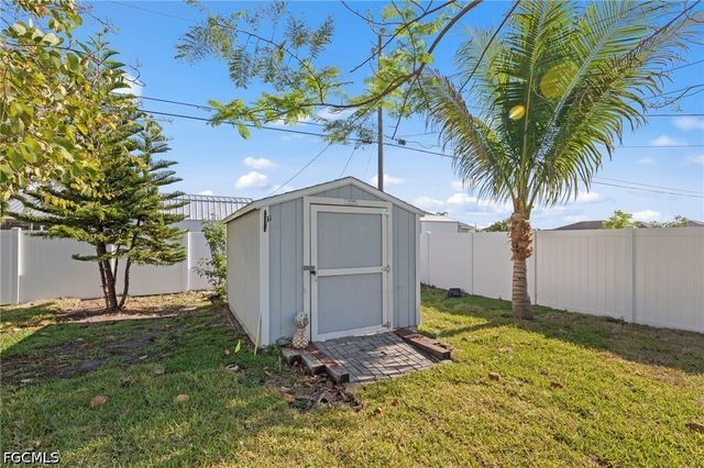 311 SW 19th LN, Cape Coral, FL 33991