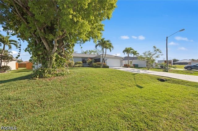 311 SW 19th LN, Cape Coral, FL 33991