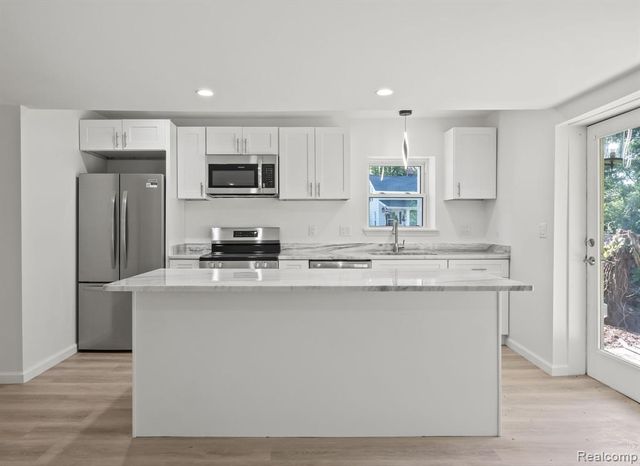 34 Cross Street 3, Auburn Hills, MI 48326