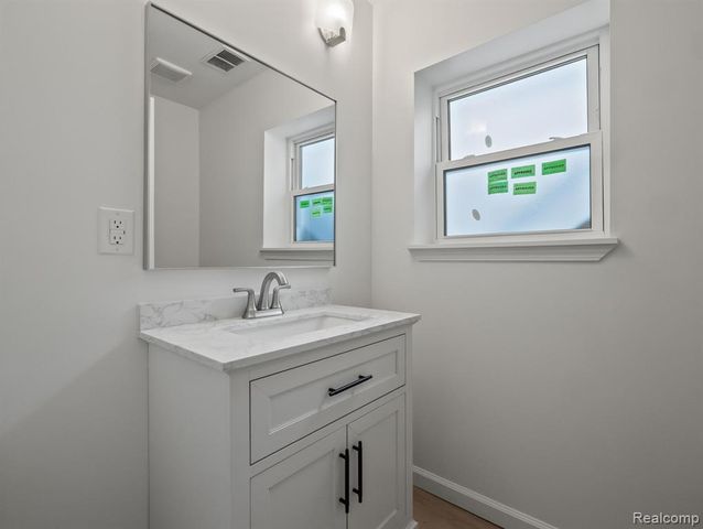 34 Cross Street 3, Auburn Hills, MI 48326