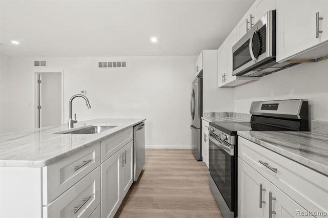 34 Cross Street 3, Auburn Hills, MI 48326