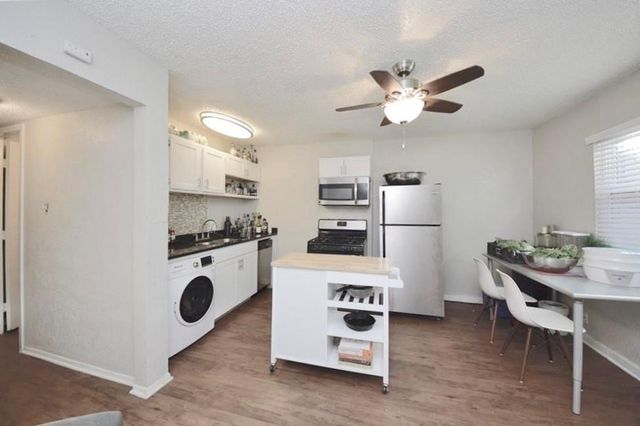 2401 Manor RD 132A, Austin, TX 78722