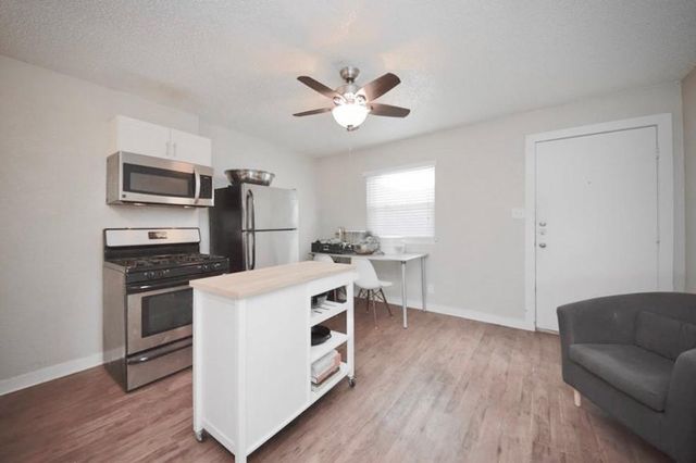 2401 Manor RD 132A, Austin, TX 78722