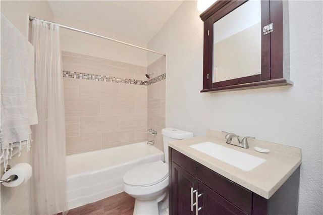 2401 Manor RD 132A, Austin, TX 78722
