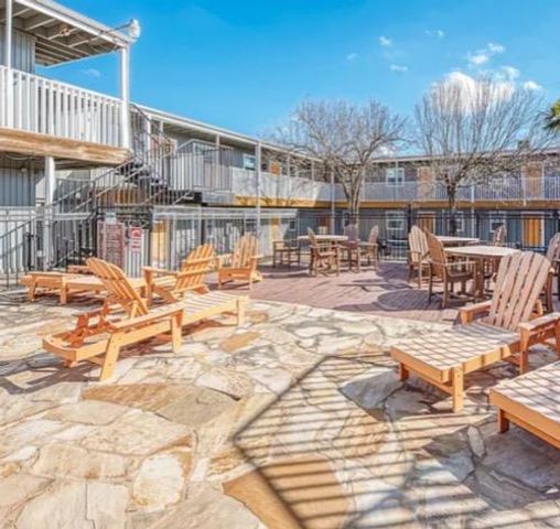2401 Manor RD 132A, Austin, TX 78722