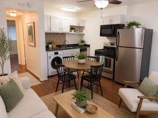 2401 Manor RD 132A, Austin, TX 78722