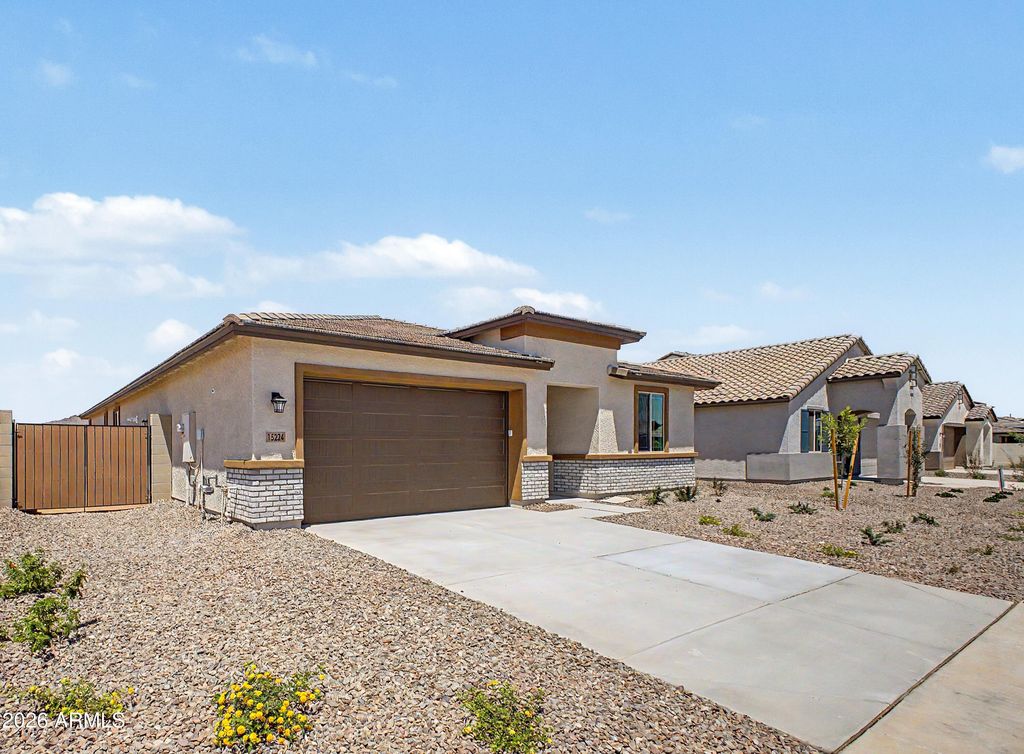 Image 3 of property listing at 15224 W Gray Fox Trail, Surprise, AZ 85387