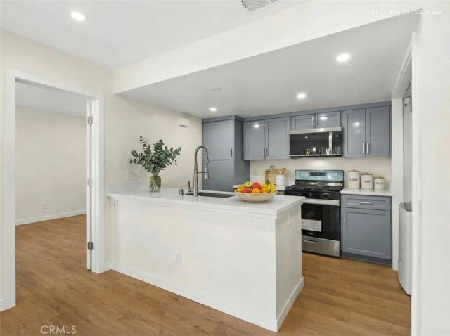 10237 De Soto A, Chatsworth, CA 91311