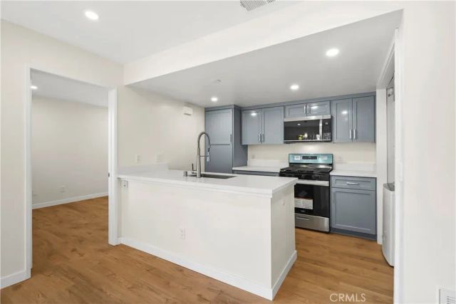 10237 De Soto A, Chatsworth, CA 91311