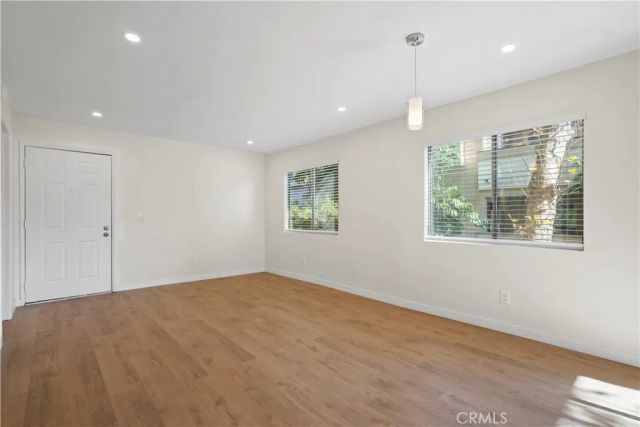 10237 De Soto A, Chatsworth, CA 91311