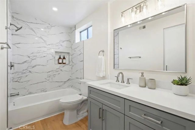 10237 De Soto A, Chatsworth, CA 91311