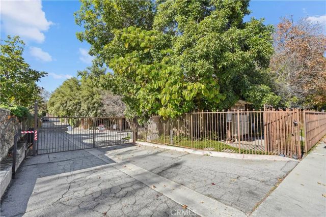 10237 De Soto A, Chatsworth, CA 91311