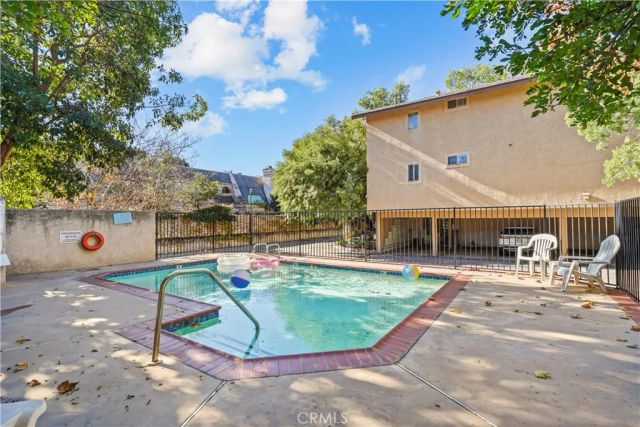 10237 De Soto A, Chatsworth, CA 91311