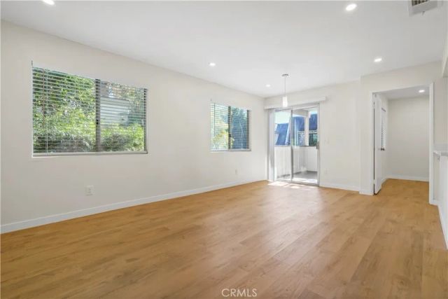 10237 De Soto A, Chatsworth, CA 91311