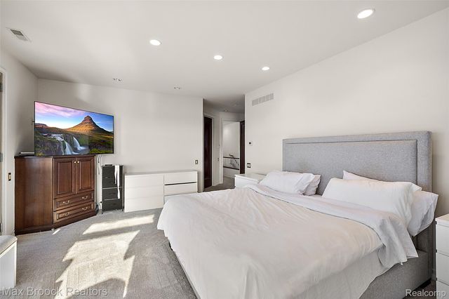 3468 Pine Estates Drive, West Bloomfield Charter Township, MI 48323