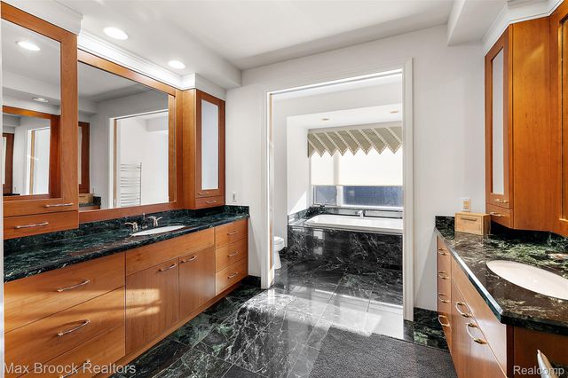 3468 Pine Estates Drive, West Bloomfield Charter Township, MI 48323