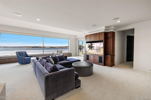 3468 Pine Estates Drive, West Bloomfield Charter Township, MI 48323