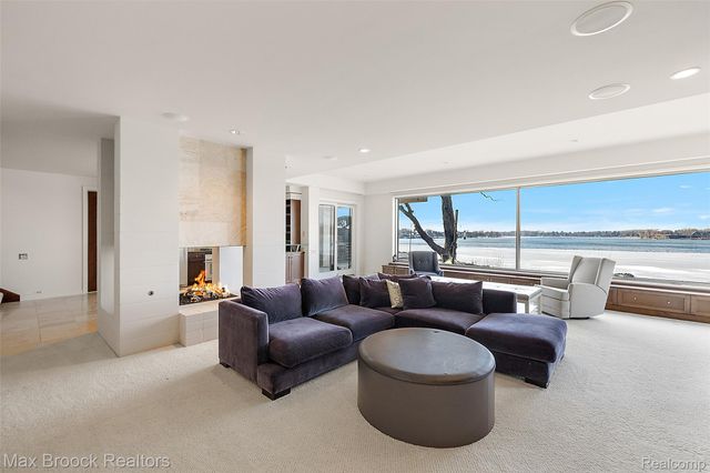 3468 Pine Estates Drive, West Bloomfield Charter Township, MI 48323