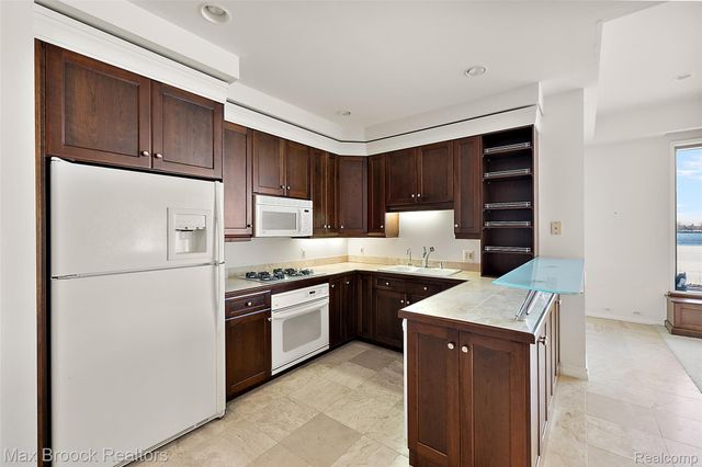 3468 Pine Estates Drive, West Bloomfield Charter Township, MI 48323