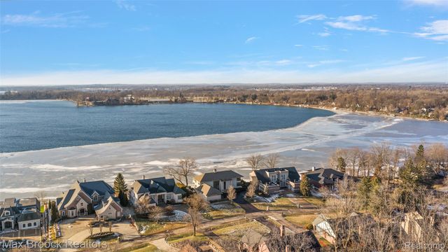 3468 Pine Estates Drive, West Bloomfield Charter Township, MI 48323