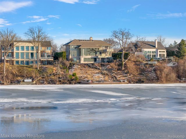 3468 Pine Estates Drive, West Bloomfield Charter Township, MI 48323