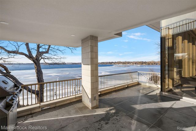 3468 Pine Estates Drive, West Bloomfield Charter Township, MI 48323