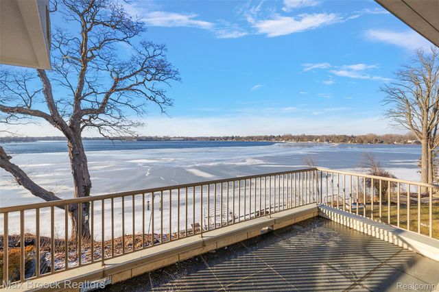 3468 Pine Estates Drive, West Bloomfield Charter Township, MI 48323