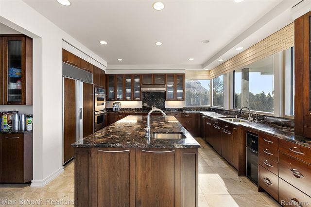 3468 Pine Estates Drive, West Bloomfield Charter Township, MI 48323