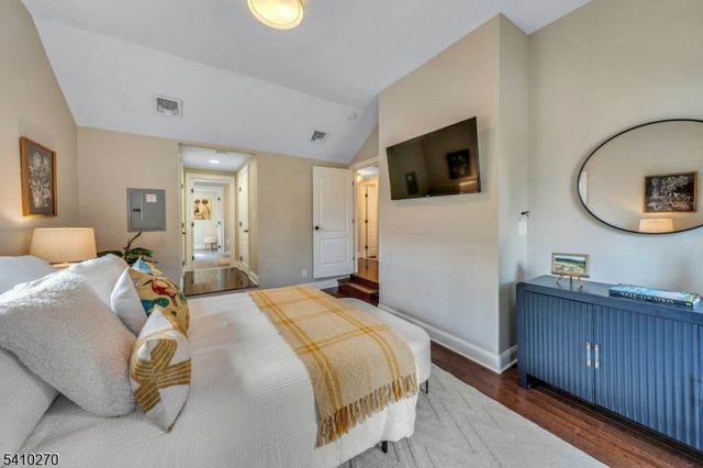 40 Cross St, Montclair Twp., NJ 07042