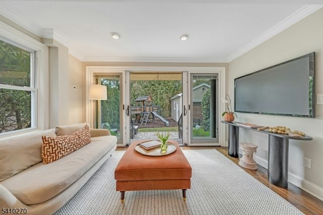 40 Cross St, Montclair Twp., NJ 07042