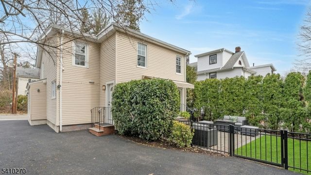 40 Cross St, Montclair Twp., NJ 07042