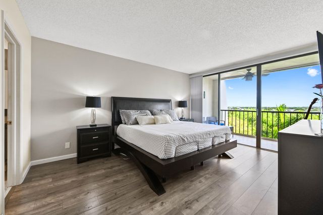 5951 Wellesley Park Drive Apt 702, Boca Raton, FL 33433