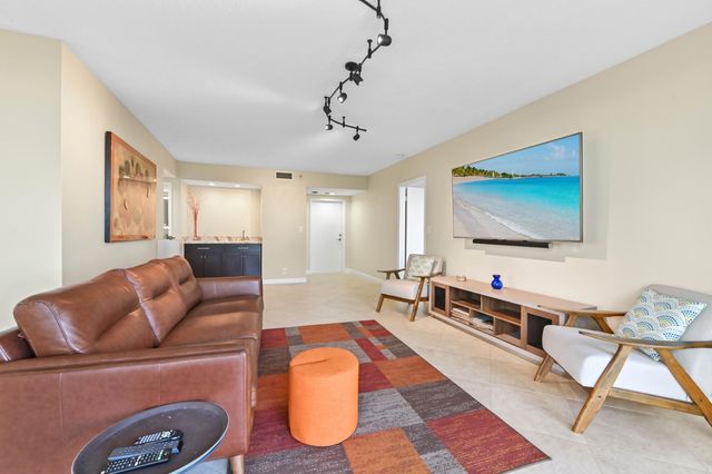 5951 Wellesley Park Drive Apt 702, Boca Raton, FL 33433