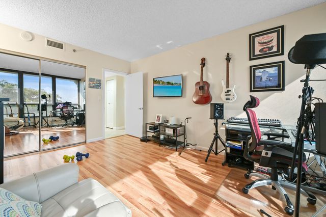 5951 Wellesley Park Drive Apt 702, Boca Raton, FL 33433