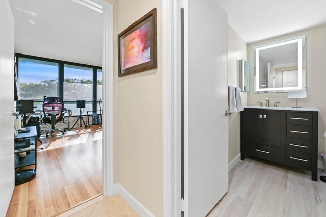 5951 Wellesley Park Drive Apt 702, Boca Raton, FL 33433