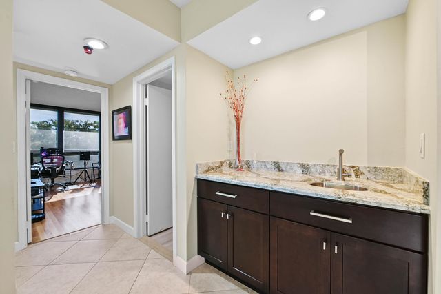 5951 Wellesley Park Drive Apt 702, Boca Raton, FL 33433